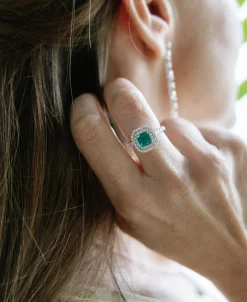 Anillo Esmeralda 1,12 cts con Halo de Diamantes en Oro Blanco