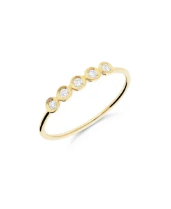 Anillo Fino con Cinco Diamantes en Oro Amarillo