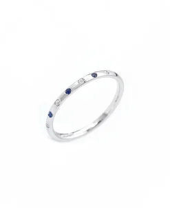Anillo Fino con Diamantes y Zafiros en Oro Blanco