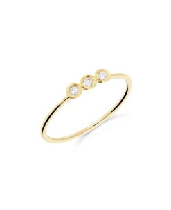 Anillo Fino con Tres Diamantes en Oro Amarillo