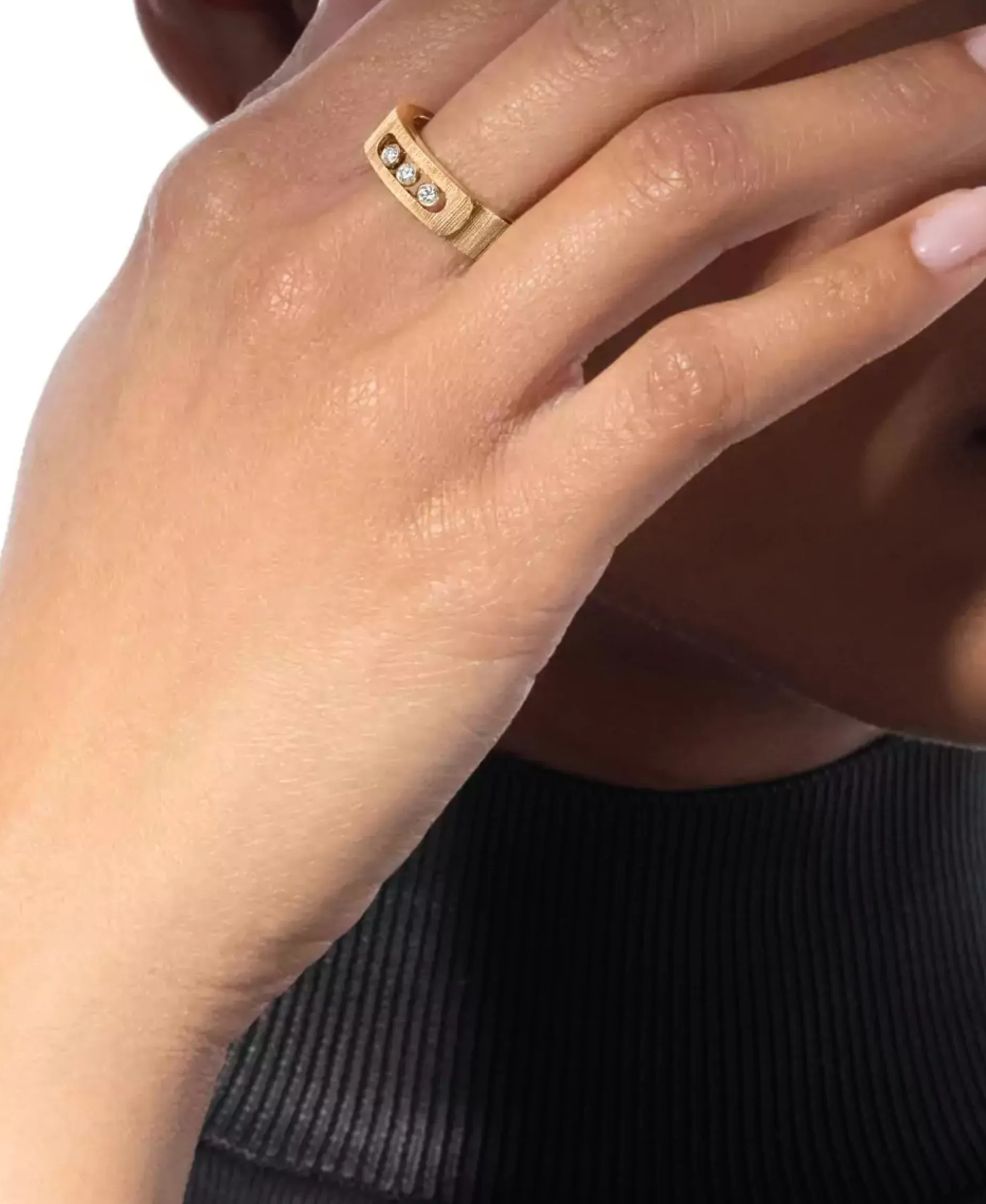 Anillo Messika Move Noa Ciselé en Oro Amarillo y Diamantes | 14482-YG
