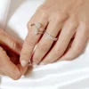 Anillo Tu y Yo con Diamantes Talla Pera y Oval con Halo en Oro Blanco