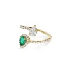 Anillo Tu y Yo con Diamantes y Esmeralda Talla Pera en Oro Amarillo