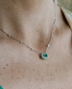 Colgante Diamantes y Esmeralda Talla Esmeralda 0,56 cts en Oro Blanco
