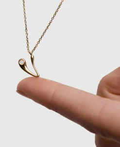Collar con Colgante inicial V PDPAOLA Plata Baño de Oro 18K | CO01‑B95‑U
