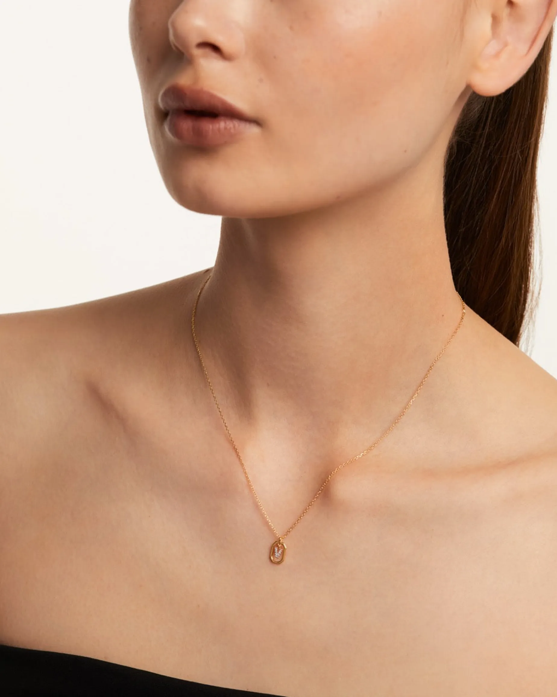 Collar PDPAOLA Mini Letter V Plata Baño Oro | CO01-533-U