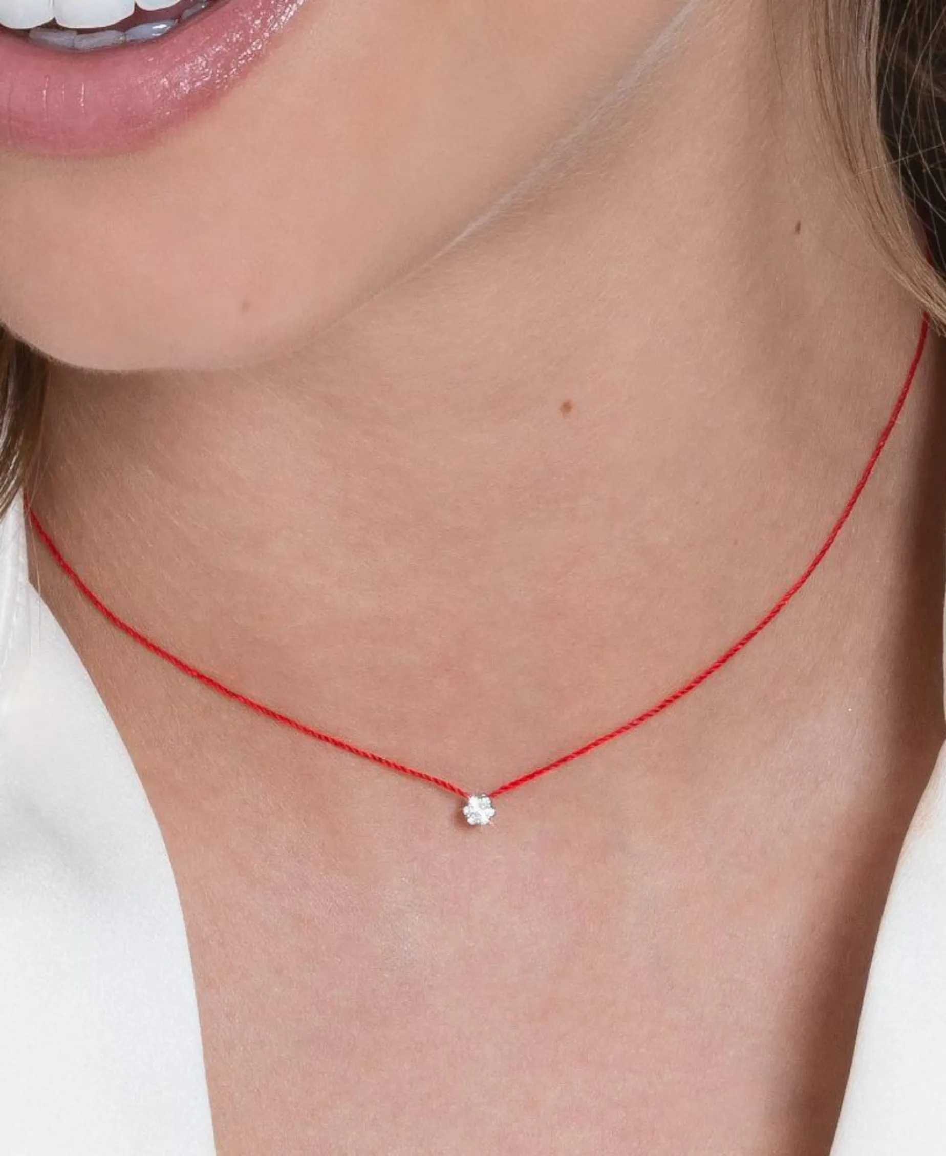 Collar Redline Illusion Diamante Oro Amarillo Hilo Rojo | 20A J