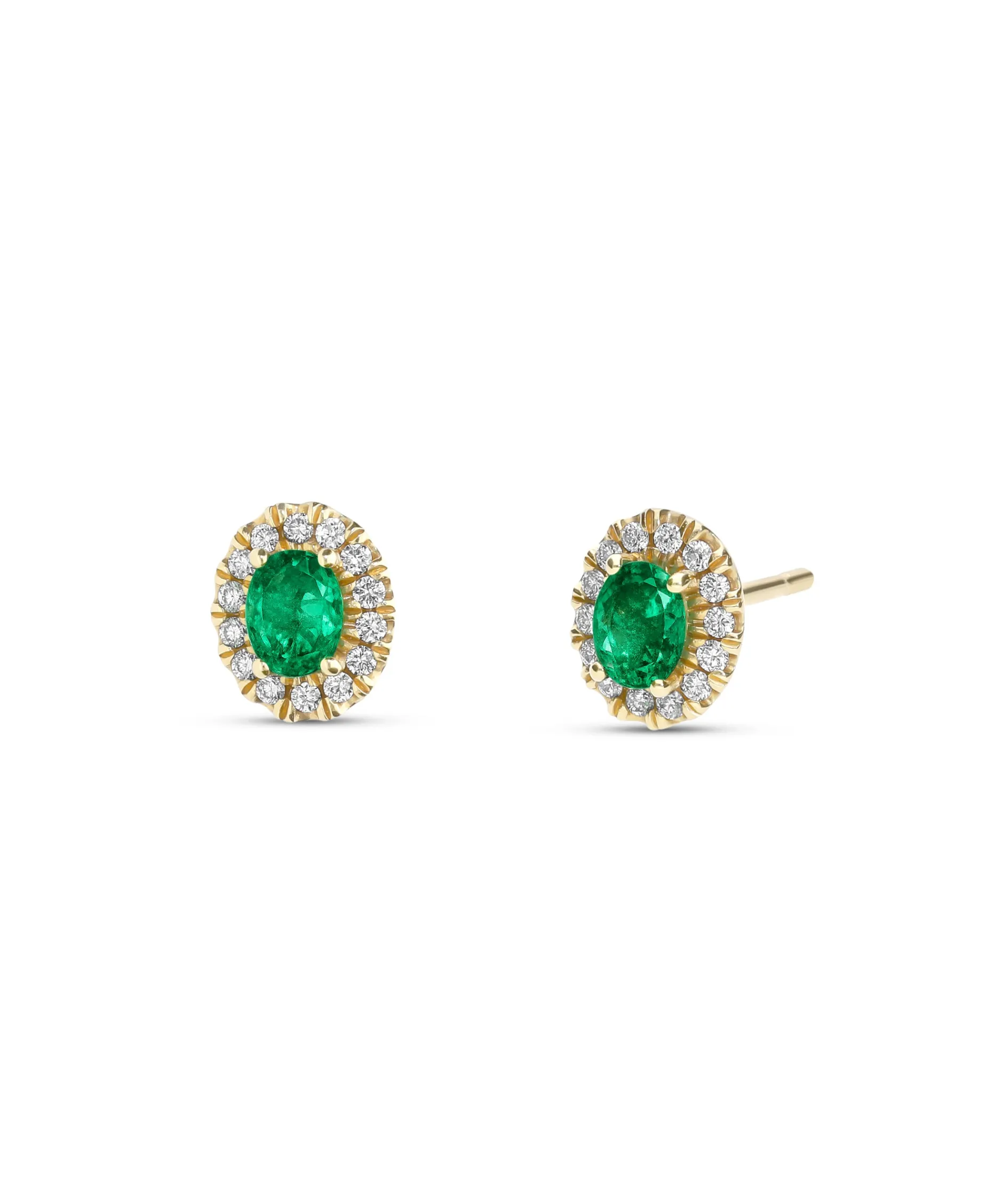 Pendientes Esmeralda Talla Oval y Diamantes en Oro Amarillo