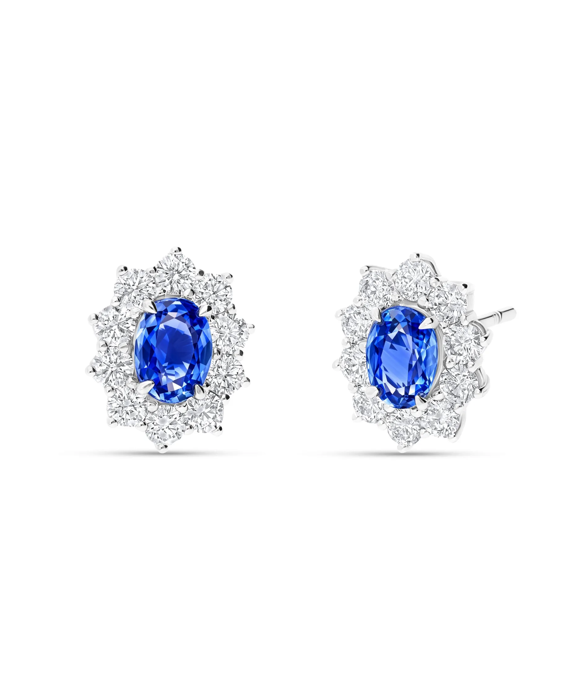 Pendientes Roseta de Zafiros 2 cts Talla Oval y Diamantes en Oro Blanco